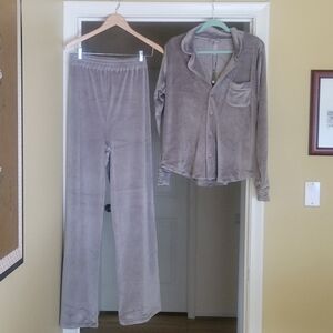 SKIMS  velour sleep top and pants🦋